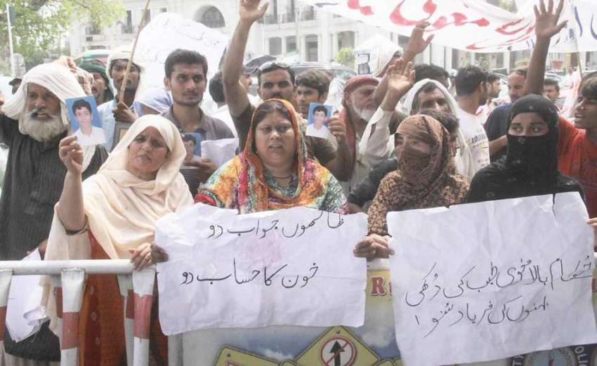 لاہور: قصور کے رہائشی اغوا ہونے والے بچے کی بازیابی کے لیے ..