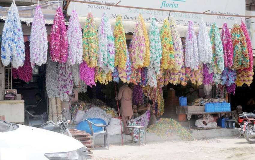 راولپنڈی: بنی چوک میں دوکانداروں نے عیدالفطر کے لیے پھولوں ..
