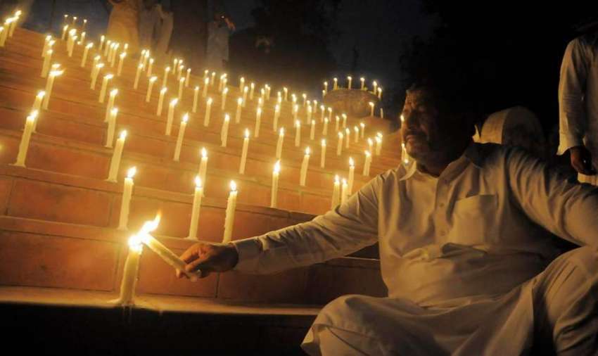 راولپنڈی: پاکستان تحریک انصاف کے کارکنان عبدالستار ایدھی ..