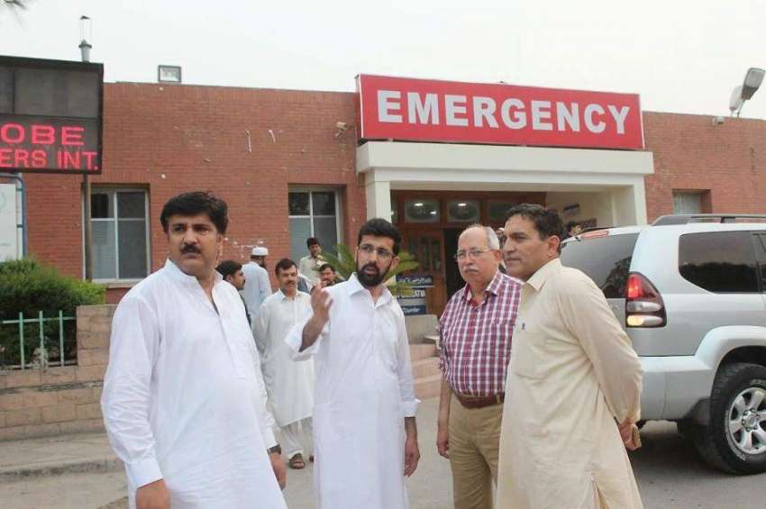 پشاور: وزیر صحت شہرام خان ترکئی ایچ ایم سی ہسپتال کے دورہ ..