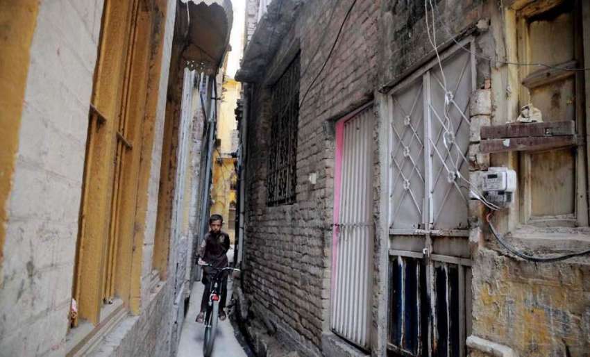 راولپنڈی: اندرون شہر کی پرانی خستہ حال عمارتیں جو مون سون ..