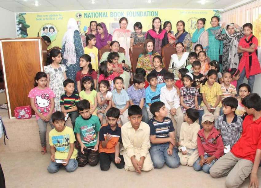 اسلام آباد: نیشنل بک فاؤنڈیشن چلڈن سمر بک کلب میں شریک طلبہ ..