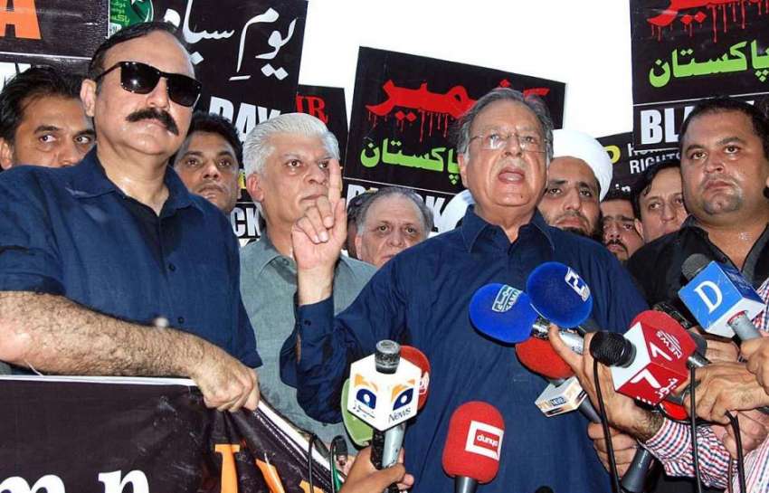 اسلام آباد: وفاقی وزیر اطلاعات سینیٹر پرویز رشید کے زیر ..