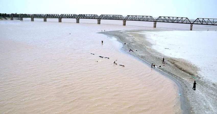 حیدر آباد: مون سون کی بارشوں کے بعد دریا میں پانی کے بہاؤ ..