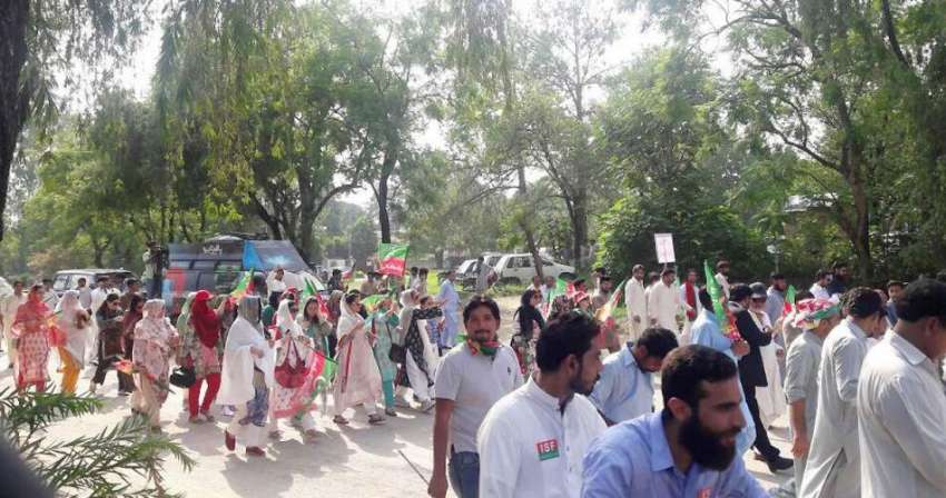 اسلام آباد: پی ٹی آئی کے کارکن احتجاج کے لیے نیب ہیڈ آفس کی ..