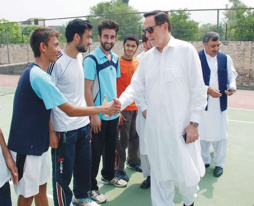 پشاور: پاکستان ٹینس فیڈریشن کے صدر سلیم اللہ ٹریننگ کیمپ ..