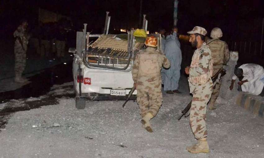 کوئٹہ: سریاب روڈ پر ایف سی کی گاڑی پر دھماکے کے بعد جائے وقوعہ ..