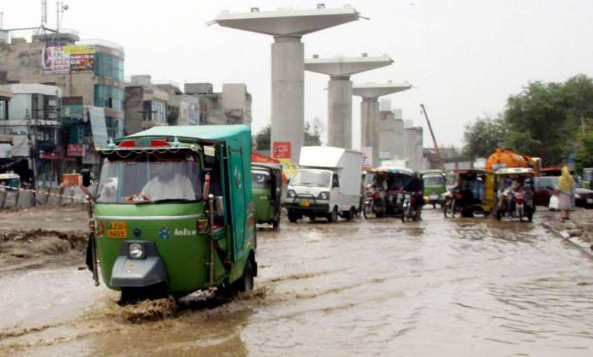لاہور: صوبائی دارالحکومت میں صبح کے وقت ہونیوالی بارش کے ..