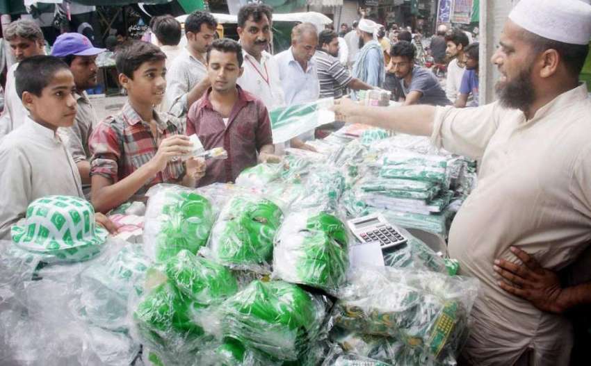 لاہور: اگست کا مہینہ شروع ہوتے ہی شہری اردو بازار میں یوم ..