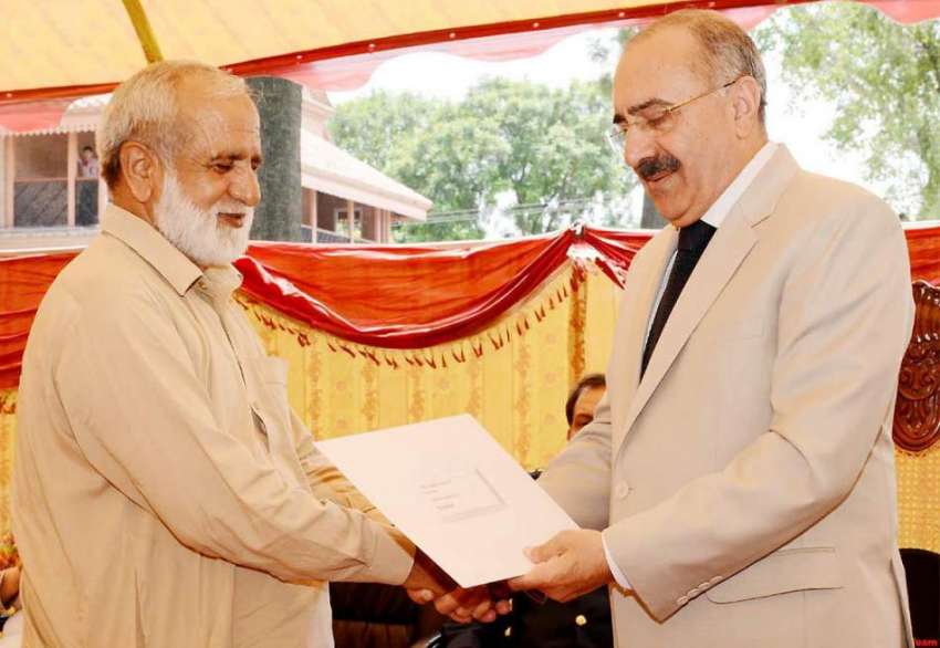 راولپنڈی: سیکرٹری دفاع لیفٹیننٹ جنرل (ر) محمد عالم خٹک کم ..