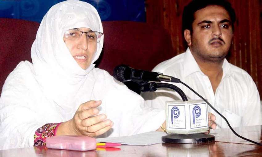 پشاور: لکی مروت کی رہائشی خاتون شیرین گل پریس کانفرنس کر ..