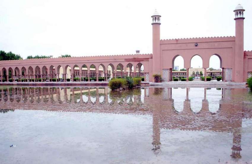 حیدر آباد: مرکزی عید گاہ رانی باغ میں برساتی پانی جمع ہے۔