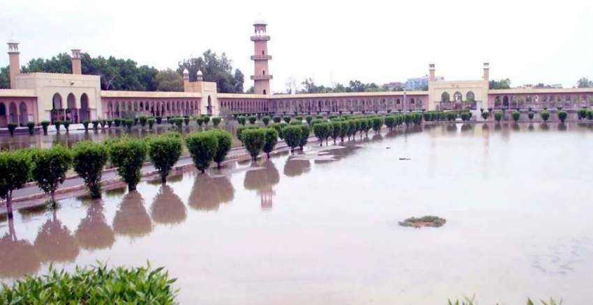 حیدر آباد: مرکزی عید گاہ رانی باغ میں برساتی پانی جمع ہے۔