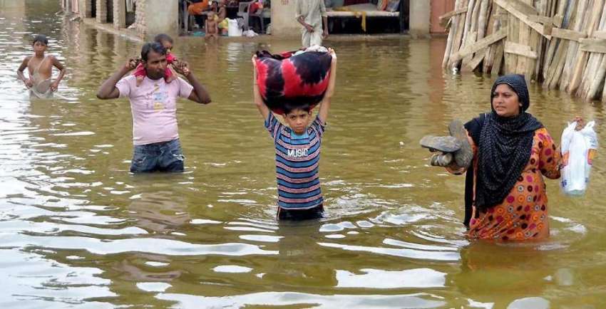 حیدر آباد: شدید بارشوں سے متاثرہ علاقے سے مکین محفوظ مقام ..