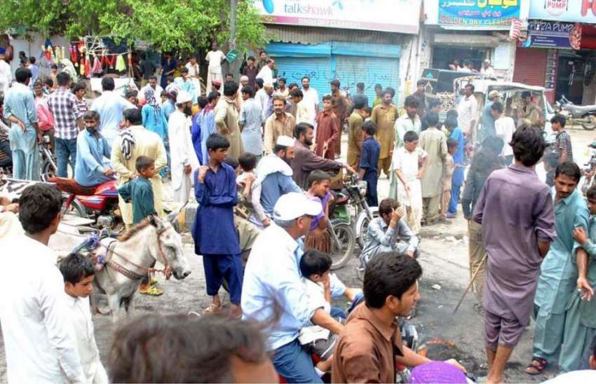 حیدر آباد: حسن آباد کے رہائشی پانی بجلی کی بندش کے خلاف احتجاجی ..