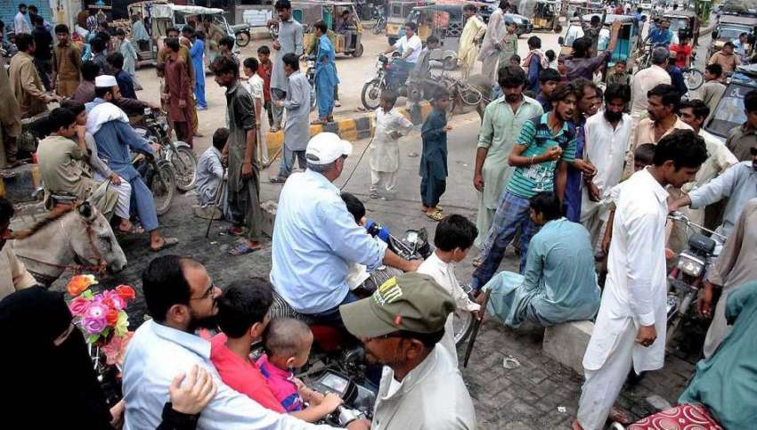 حیدر آباد: حسن آباد کے رہائشی پانی بجلی کی بندش کے خلاف احتجاجی ..