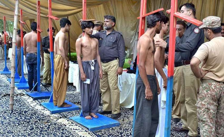 حیدر آباد: محکمہ پولیس کے آفیشلز نئی بھرتیوں کے لیے فٹنس ..