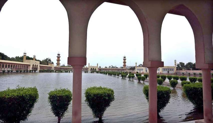 حیدر آباد: شدید بارشوں کے بعد رانی باغ میں بارش کا پانی جمع ..