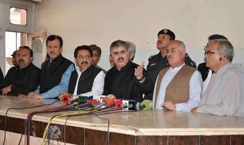 کوئٹہ: وزیر اعلیٰ بلوچستان نواب ثناء اللہ زہری سول ہسپتال ..