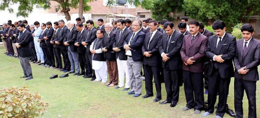 حیدر آباد: سانحہ کوئٹہ میں وکلاء سمیت دیگر شہادتوں پر وکلاء ..