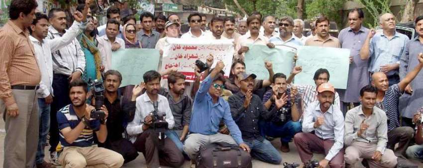 حیدر آباد: سانحہ کوئٹہ میں صحافیوں سمیت دیگر کی شہادت پر ..