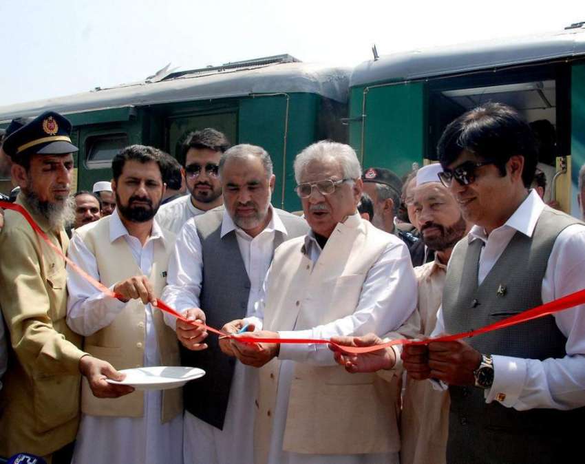پشاور: گورنر خیبر پختونخوا ظفر اقبال جھگڑا آزادی ٹرین کا ..