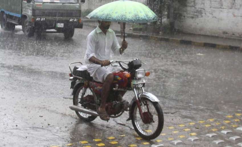 لاہور: صوبائی دارالحکومت میں صبح کے وقت ہونیوالی بارش کا ..