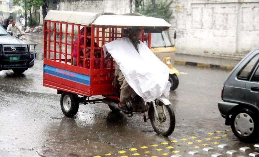 لاہور: صوبائی دارالحکومت میں صبح کے وقت ہونیوالی بارش کا ..