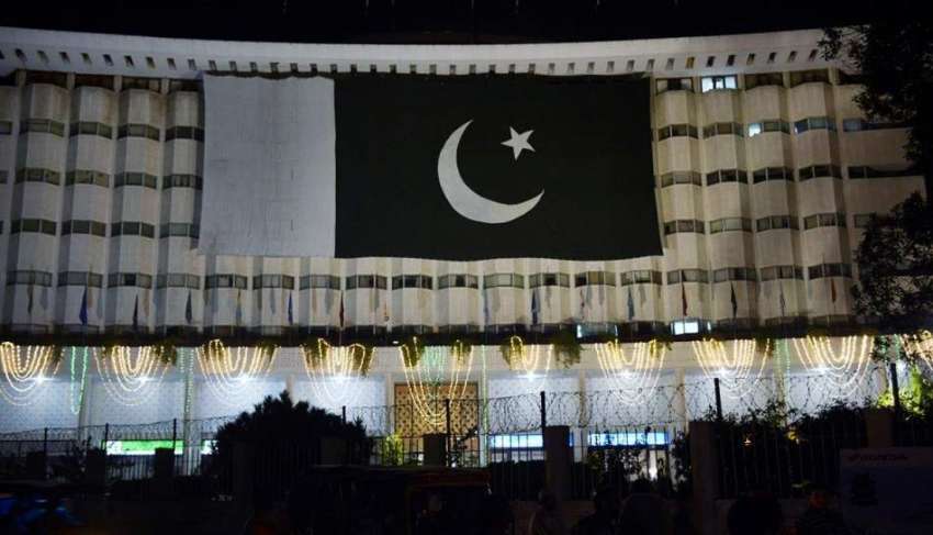 لاہور: یوم جشن آزادی کی آمد کے موقع پر واپڈا ہاؤس کی بلڈنگ ..