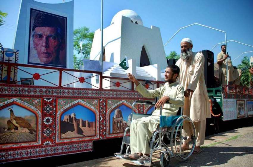 گجر خان: ایک معذور نوجوان گجر خان پہنچنے والی آزادی ٹرین ..