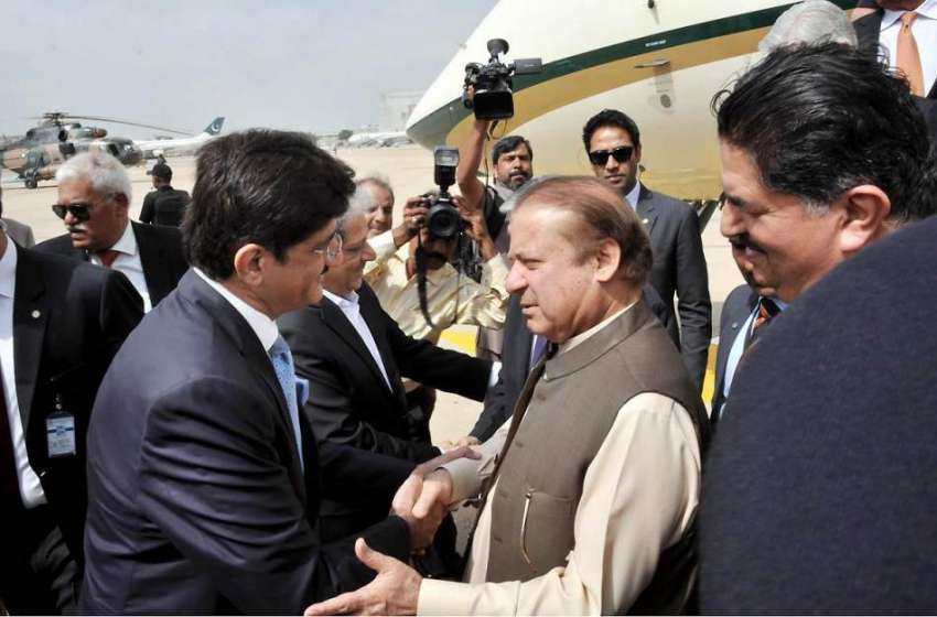 کراچی: وزیر اعظم محمد نواز شریف کے کراچی پہنچنے پر وزیر اعلیٰ ..