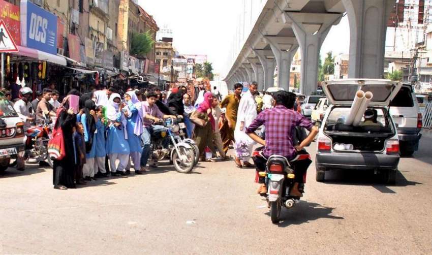راولپنڈی: پیدل چلنے والوں کے لیے پل نہ ہونے کے باعث شہری ..