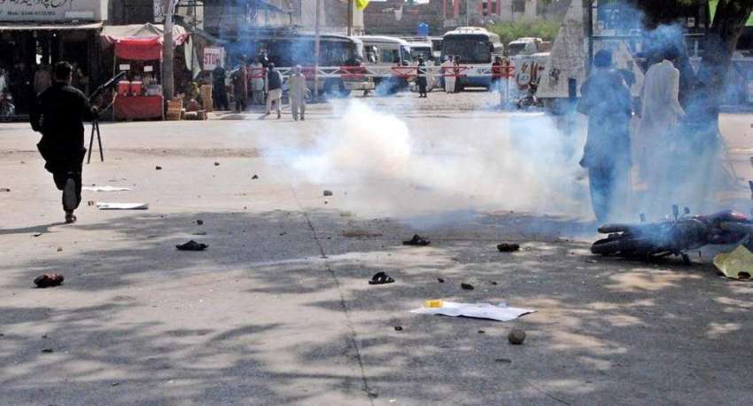 راولپنڈی: تھانہ پیر ودھائی پولیس کی طرف سے مظاہرین کو منتشر ..