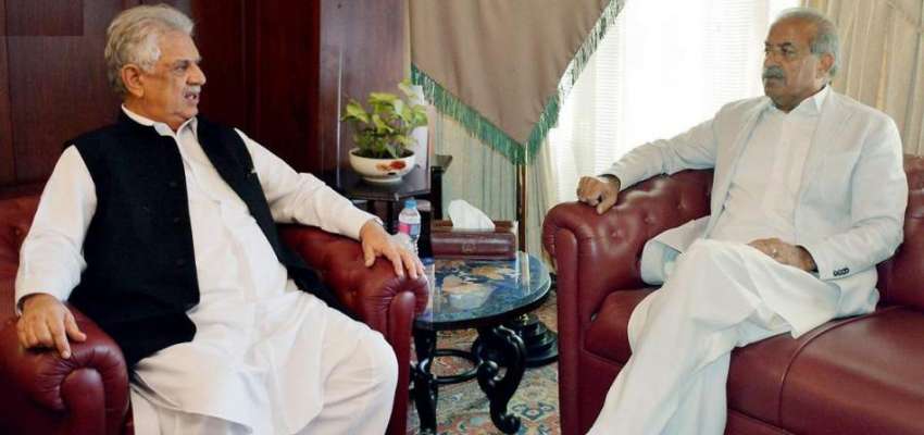 پشاور: گورنر خیبر پختونخوا اقبال ظفر جھگڑا سے سابق گورنر ..
