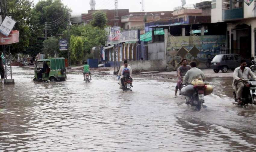 لاہور: صوبائی دارالحکومت میں ہونیوالی مسوسلا دھار بارش ..
