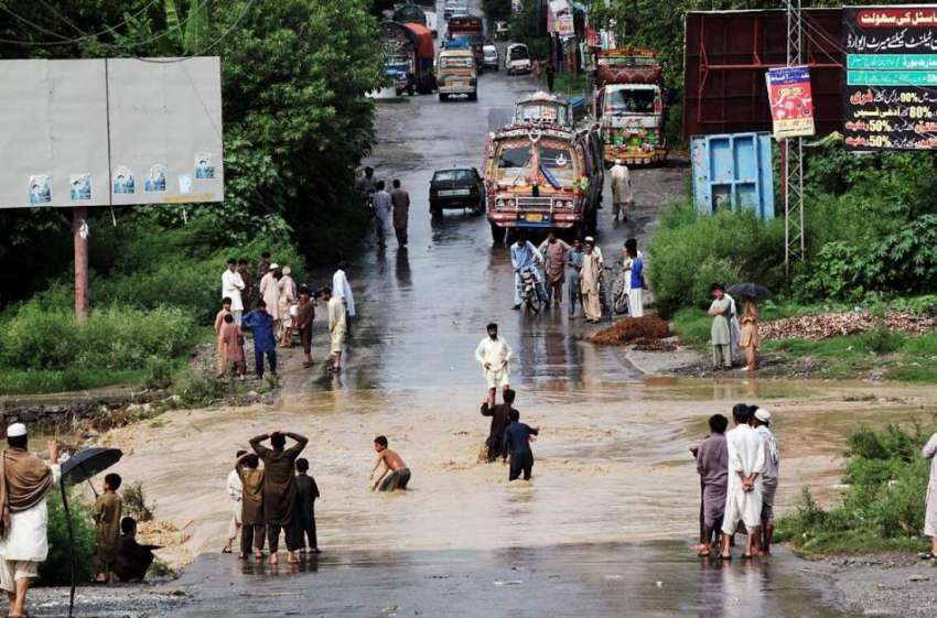 ایبٹ آباد: موسلا دھار بارش کے بعد نالہ پانی سے بھرجانے سے ..