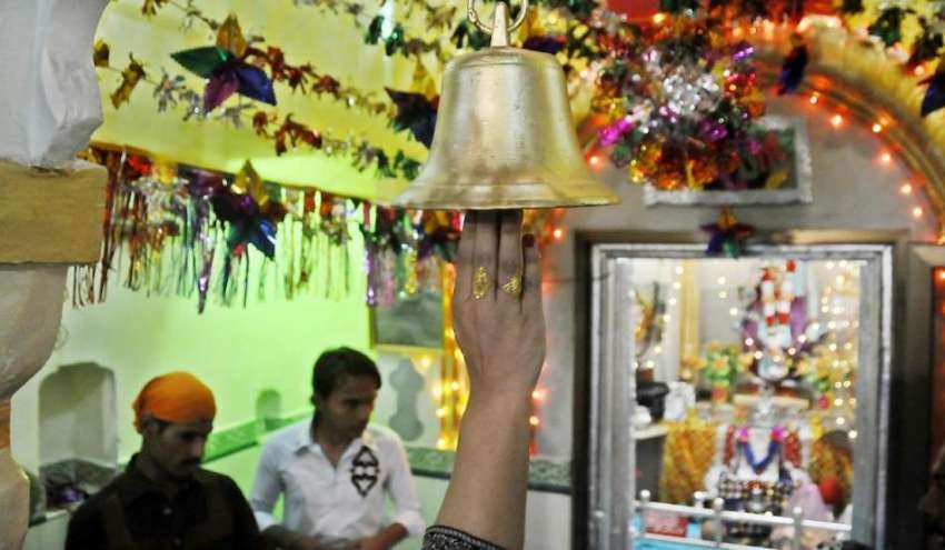 راولپنڈی: ہندو برادری کرشنا مندر میں اپنی مذہبی رسومات ادا ..