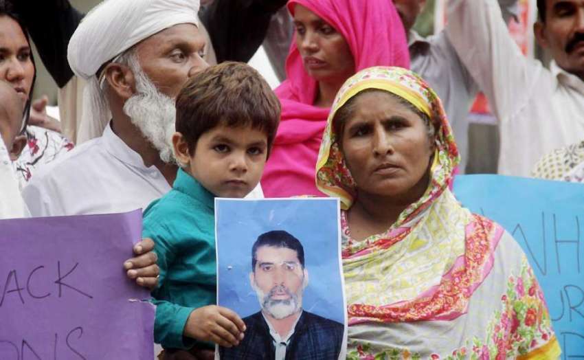 لاہور: سعودی عرب میں قید پاکستانیوں کی رہائی کے لیے اہل خانہ ..