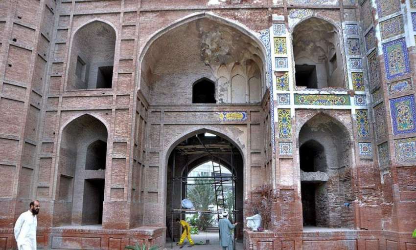 لاہور: مغلیہ دور کی تاریخی عمارت چوبرجی کا منظر۔