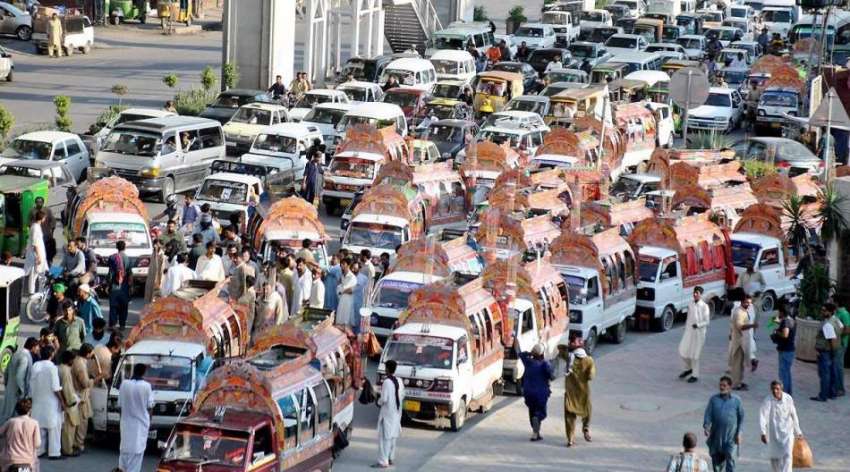 راولپنڈی: ایس ایس پی ٹریفک کے خلاف ٹرانسپورٹرز کے احتجاج ..