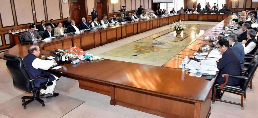 اسلام آباد: وزیر اعظم نواز شریف وفاقی کابینہ کے اجلاس کی ..