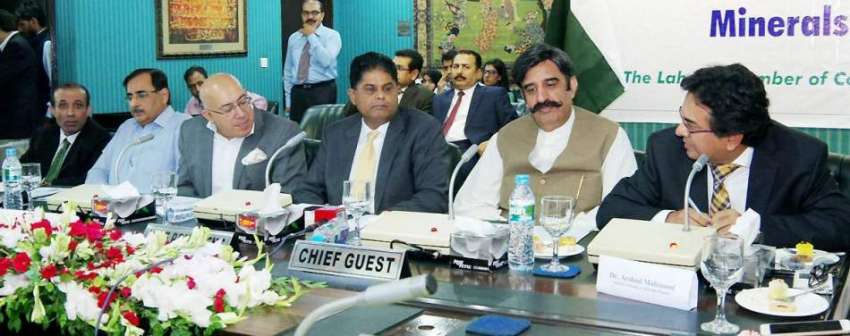 لاہور: وزیر معدنیاں چوہدری شیر علی خان چیمبر آف کامرس میں ..