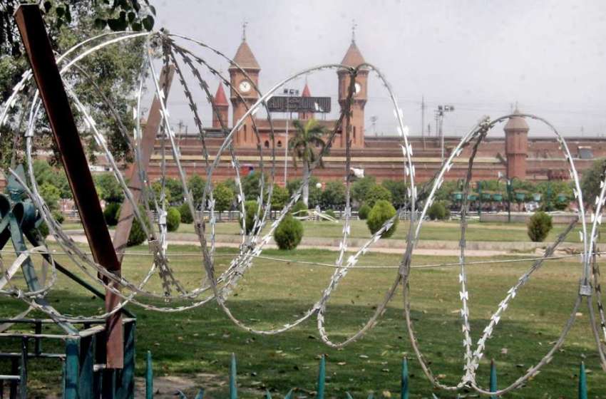 لاہور: سیکیورٹی خدشات کے پیش نظر ریلوے اسٹیشن کے سامنے پارک ..