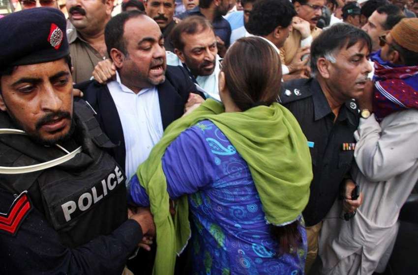 کراچی: ایم کیو ایم کے ممبر سندھ اسمبلی خواجہ اظہارالحسن ..