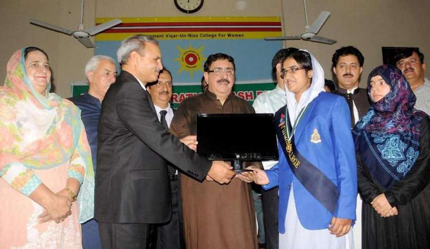 راولپنڈی: صوبائی وزیر راجہ اشفاق سرور وقارالنساء کالج میں ..