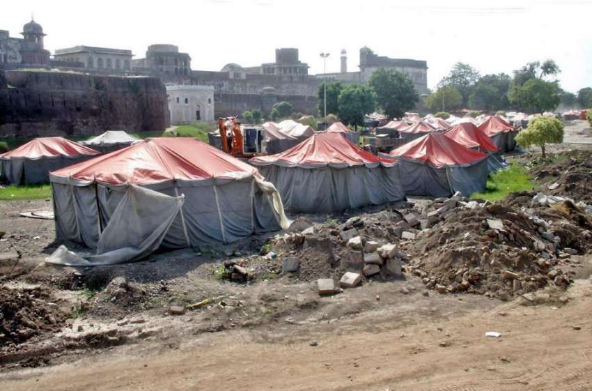 لاہور: گریٹر اقبال پارک میں کام کرنے والے مزدوروں کے کیمپوں ..