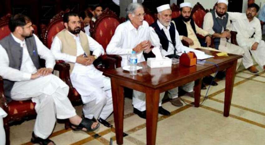 پشاور: وزیر اعلیٰ خیبر پختونخوا پرویز خٹک اپر دیئر سے وفد ..