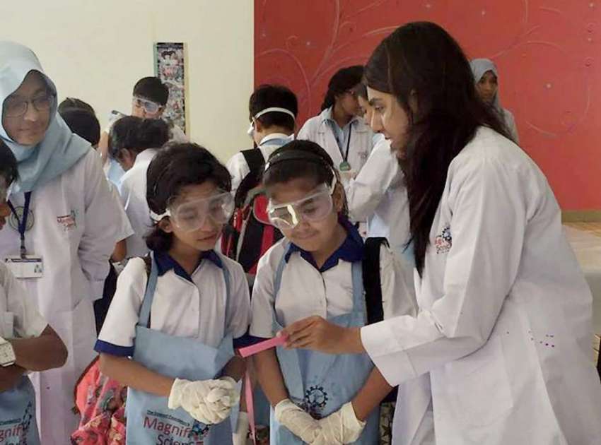 کراچی داؤد پبلک اسکول میں منعقدہ سائنسی نمائش ”میگنیفی ..