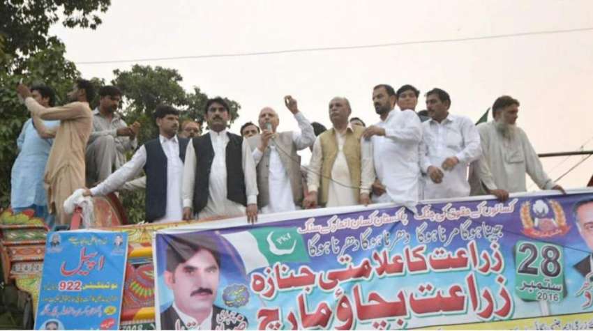 لاہور: تحریک انصاف کے مرکزیر رہنما چوہدری محمد سرور مال ..