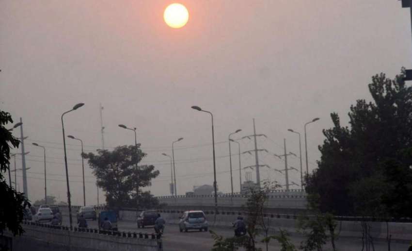 لاہور: صوبائی دارالحکومت میں شام کے وقت غروب آفتاب کا منظر۔